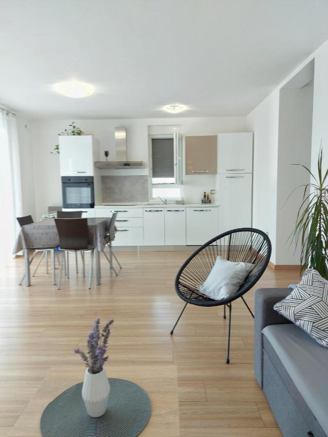 Apartment Fiorella Porec Ngoại thất bức ảnh